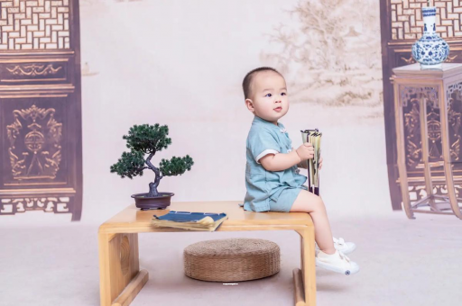 雄安新区孕妇肚子上的黑线